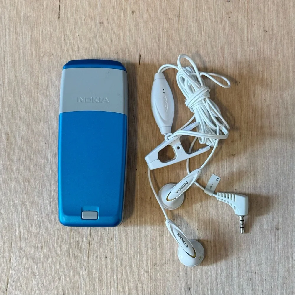 Nokia Mobile Phone Model:2310 Blue Turns On-No Charger “UNTESTED”Read Info Blw!